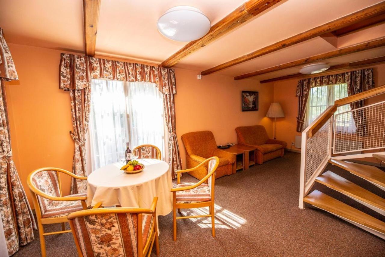 Hotel Na Jezere Горні-Плана Екстер'єр фото