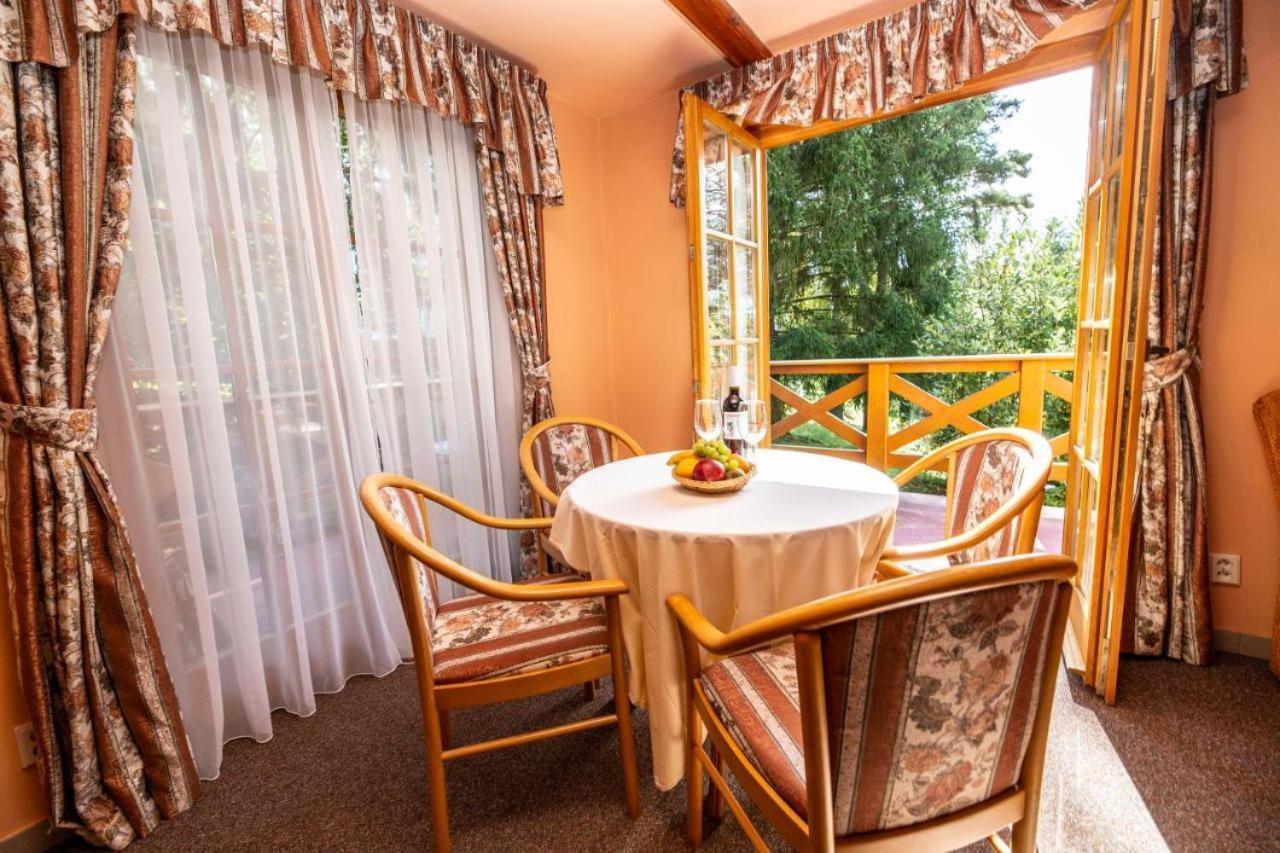 Hotel Na Jezere Горні-Плана Екстер'єр фото